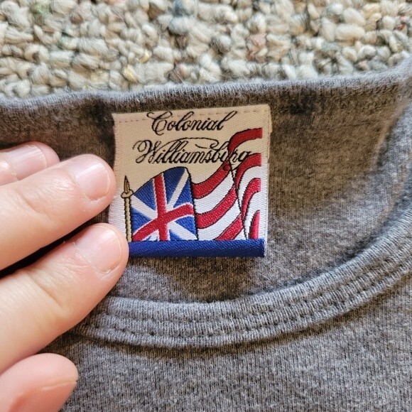 Colonial Williamsburg Travel T-Shirt Size Junior's Small - Picture 4 of 5